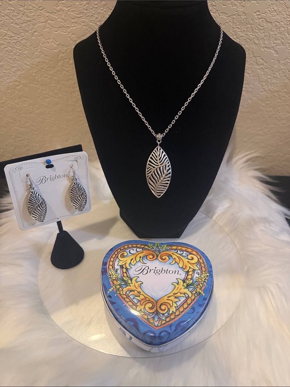 🌴🆕 Brighton Palmetto Leaf Pendant Necklace with Matching Earrings NWT